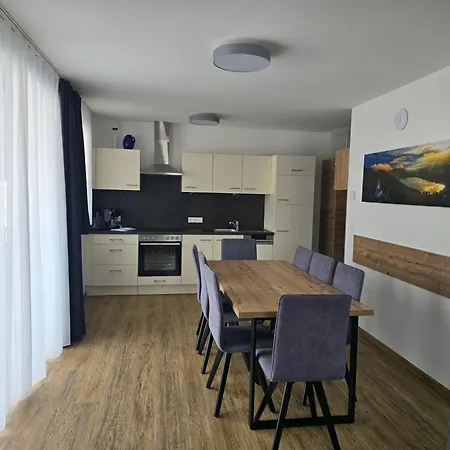 Haus Tauernblick 1 Apartment *